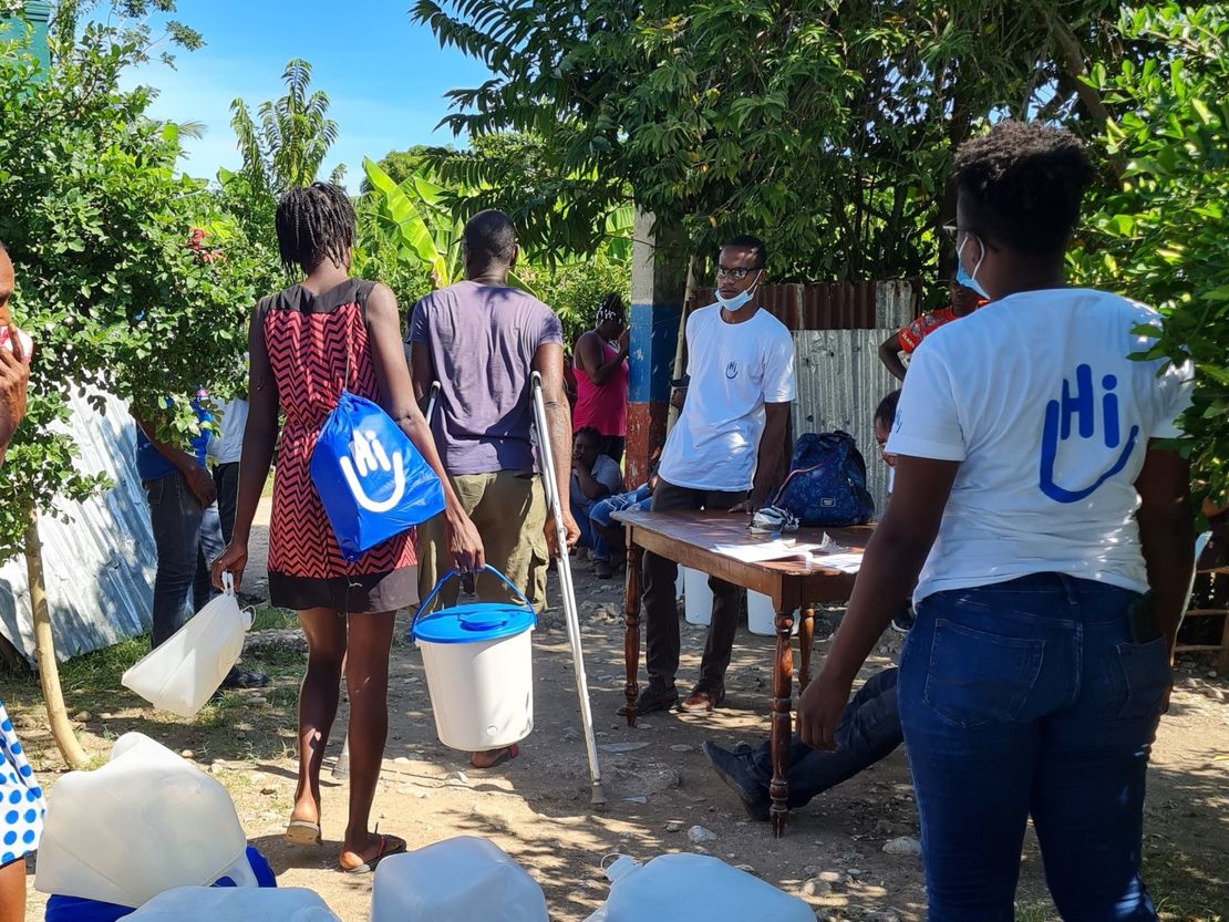 HI-Notfallteams in Haiti versorgen Erdbebenopfer mit Hygiene-Kits