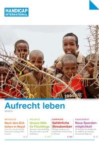 Das Titelbild der Spenderzeitschrift zeigt eine Gruppe von Kindern.
