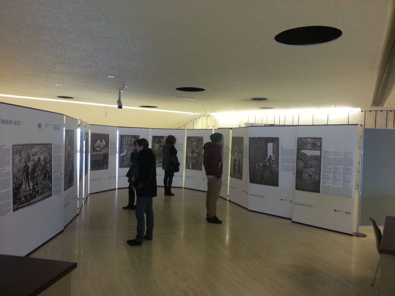 In Genf wurde die Uganda-Ausstellung mit Bildern und Texten von Till Mayer erstmals gezeigt und lockte zahlreiche interessierte Besucher an.