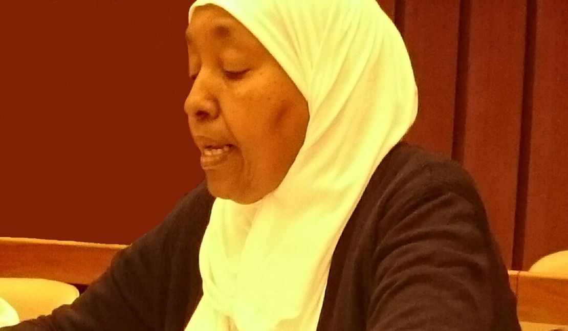 Aisha Saeed aus dem Jemen spricht bei der Konferenz über die Folgen des Einsatzes von Streumunition und fordert alle noch fehlenden Staaten auf, dem Verbotsvertrag beizutreten