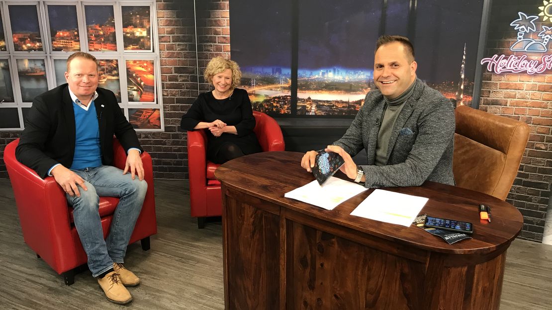 Vlnr.: Thomas Schiffelmann, Leiter Marketing HI, Birgit Aust, Geschäftsführerin, TVG Touristik Vertriebsgesellschaft Jan Kunath, Moderator, sonnenklar.TV