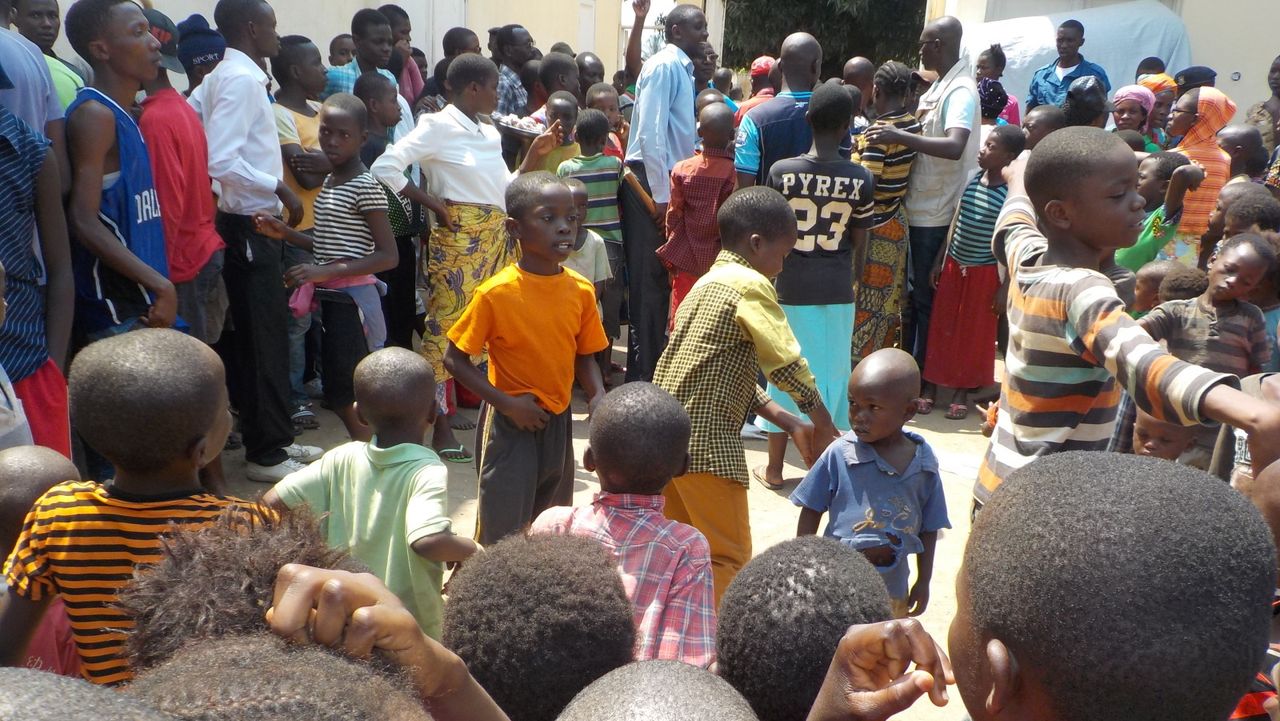 HI setzt sich gemeinsam mit der NGO Terre des Hommes in Burundi für Flüchtlinge ein und evaluiert ihre Bedürfnisse.