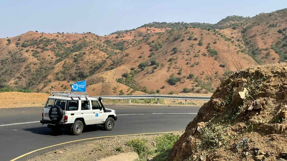 HI-Fahrzeuge auf dem Weg in die Region Tigray, um humanitäre Hilfe zu leisten. 