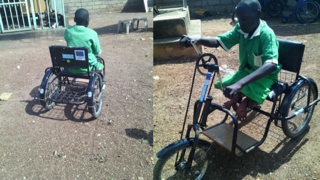 Mit diesem Tricycle kann sich Emmanuel frei bewegen, ohne andere um Hilfe bitten zu müssen. 