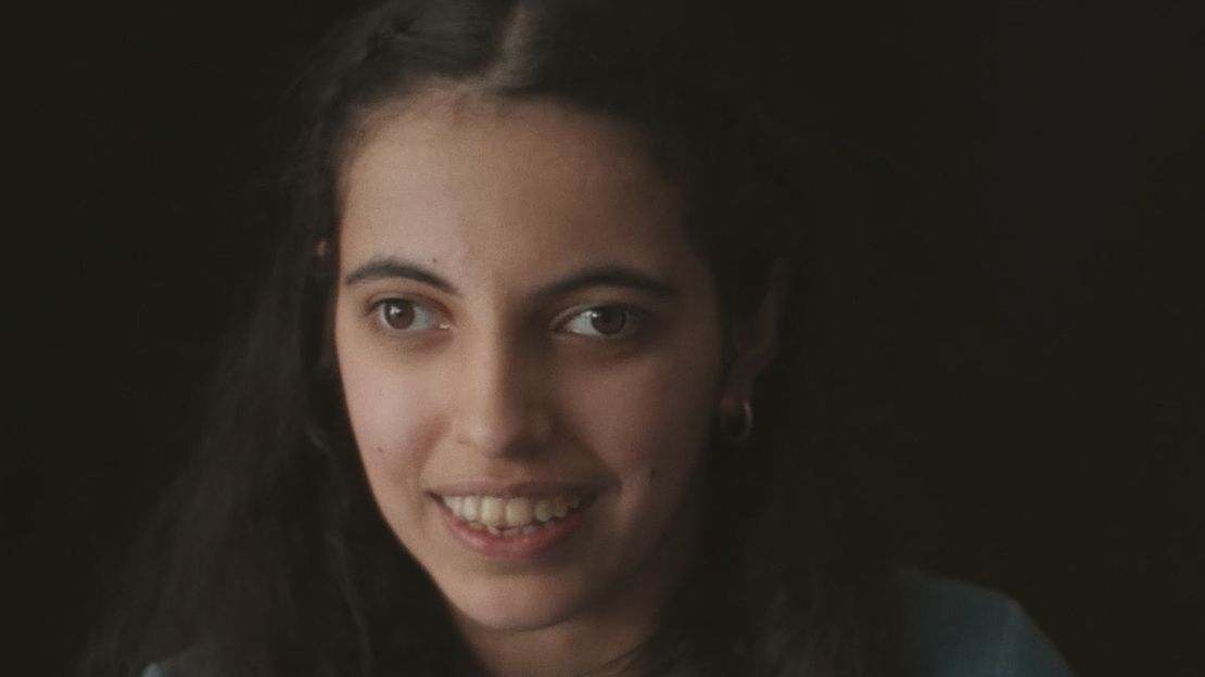 Nujeen Mustafa ist zu Beginn des Krieges in Syrien im Rollstuhl von Aleppo nach Deutschland geflohen.