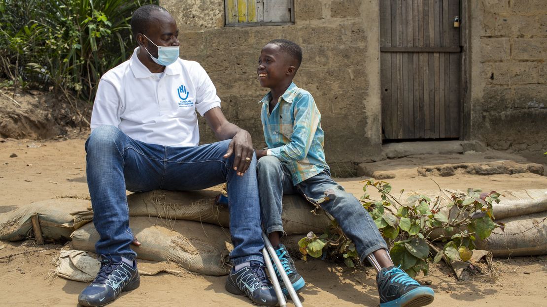Trésor und der Direktor des Reha-Projekts Sebastien Kasongo