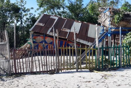 Schäden durch den Zyklon Batsirai, ein zusammengebrochenes Haus in Mahanoro