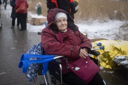Ältere Frau in einem Rollstuhl