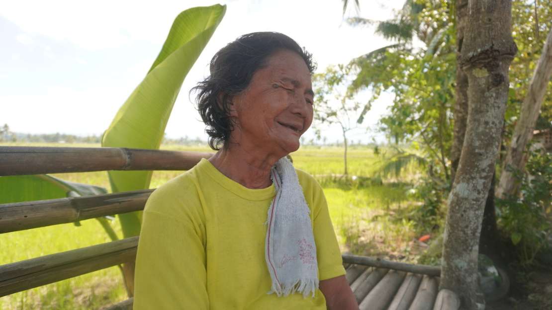 Nanay und ihre Familie sind von den starken Überflutungen durch den Klimawandel betroffen - HI unterstützt sie mit wichtigen Ressourcen und Katastrophenvorsorge.