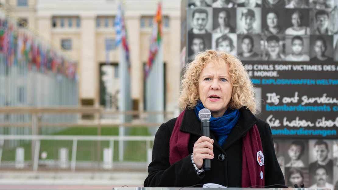Dr. Eva Maria Fischer von Handicap International setzt sich seit Jahrzehnten gegen den Einsatz von Streumunition ein. 
