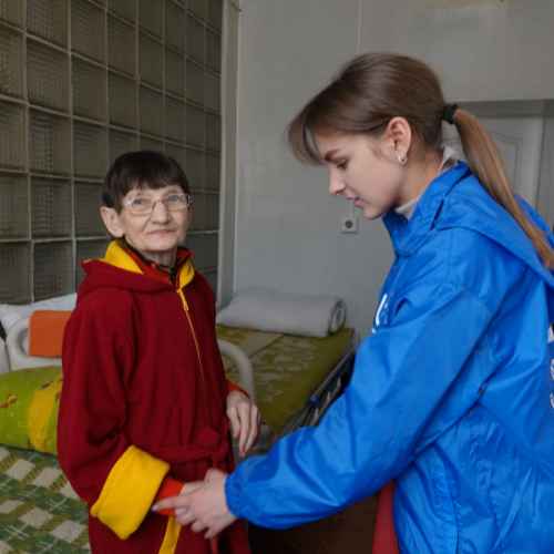 Tamara Artamonova in einer Reha-Sitzung mit der HI Mitarbeiterin Maria Topka.