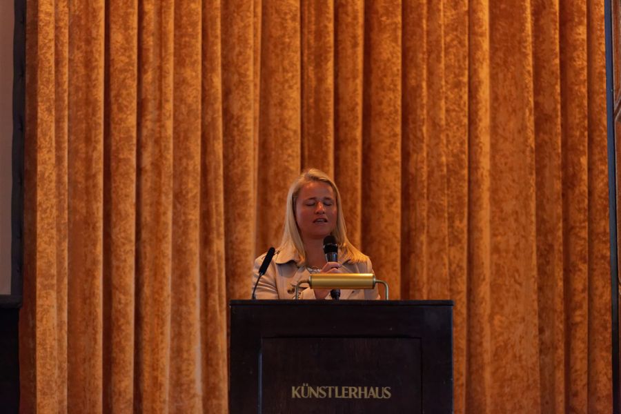 Verena Bentele bei ihrer Rede während der Veranstaltung 20 Jahre HI Deutschland.