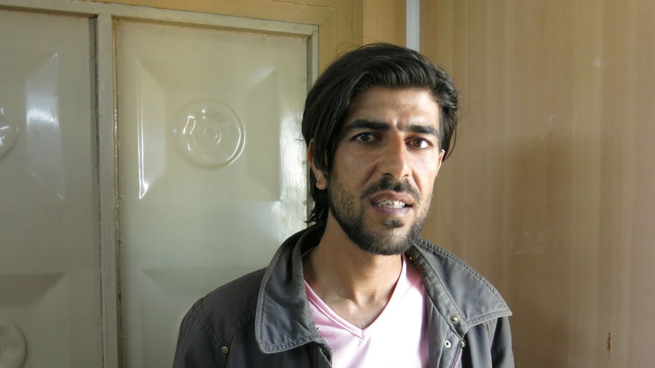 Omar im Behandlungsraum im Camp Azraq