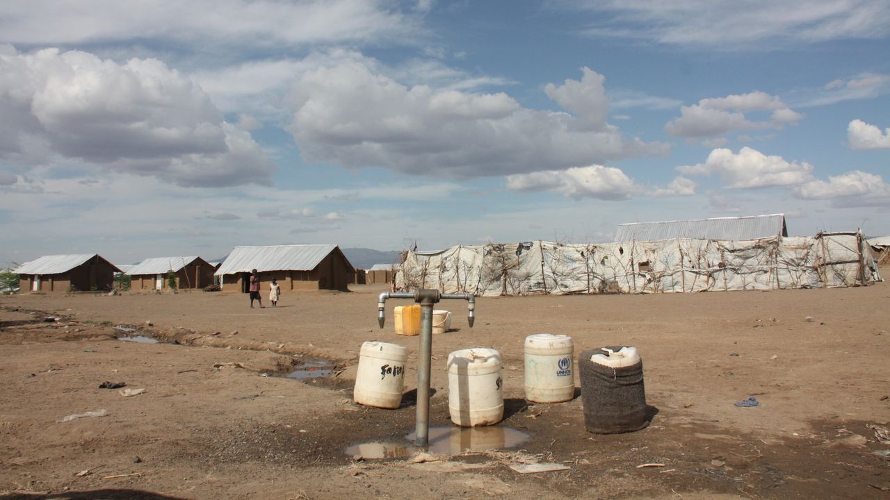 Blick auf provisorische sanitäre Einrichtungen in Kakuma