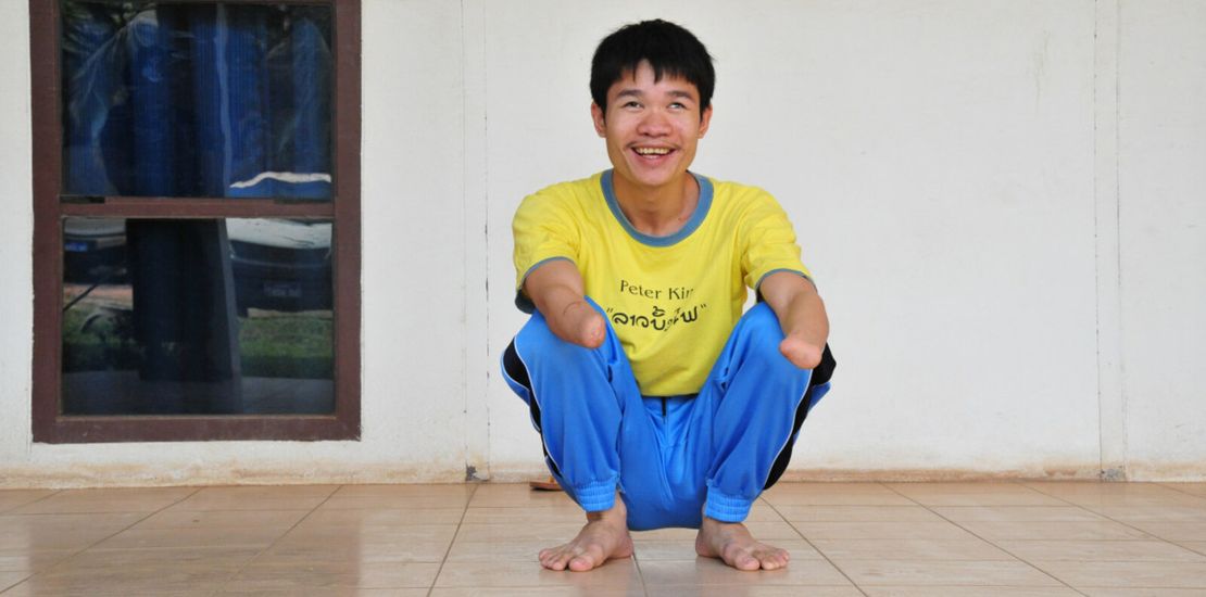 Phongsavath aus Laos verlor durch die Explosion von Streumonition sein Augenlicht und seine Hände
