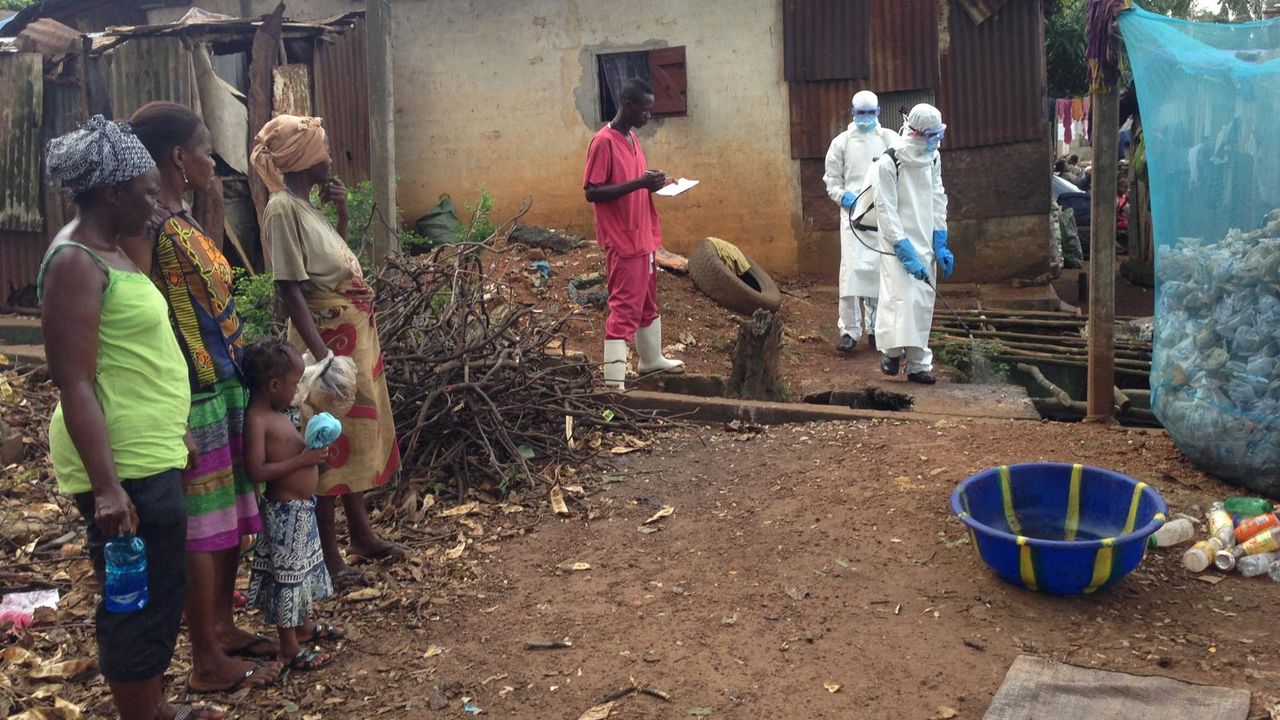 Eines unserer Teams bei einem Einsatz in einem Dorf in Sierra Leone