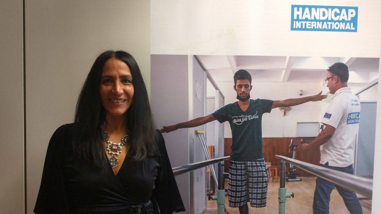 Véronique Kern im Büro von Handicap International