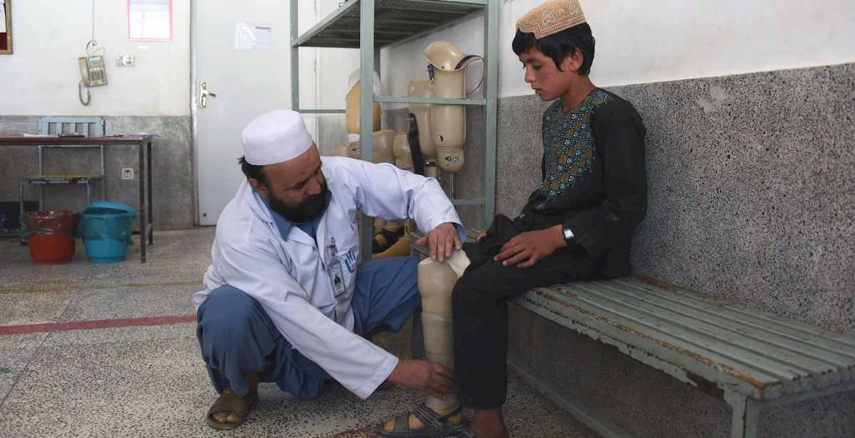 Nisar im physikalische Rehabilitationszentrum in Kandahar, wo unsere Teams sich um ihn kümmerten.