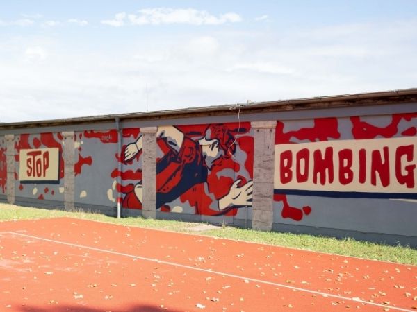 Graffiti in Weimar: Eine Figur mit Beinprothese im Sprint.