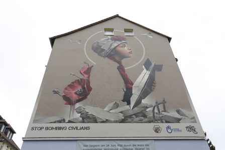 Das Wandbild von Weitem. Es ist noch nicht fertiggestellt.
