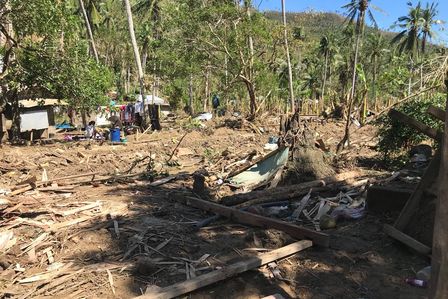 Zerstörtes Dorf Busok-Busokan auf den Philippinen nach dem Taifun 2020