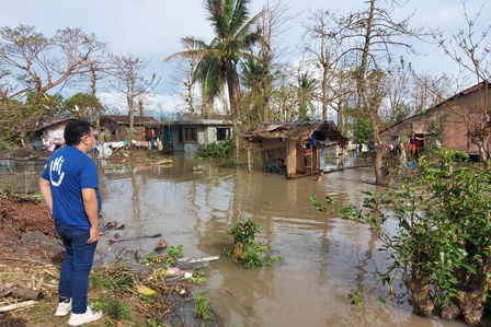Überflutetes Dorf in den Philippinen nach Taifun Goni im Jahr 2020