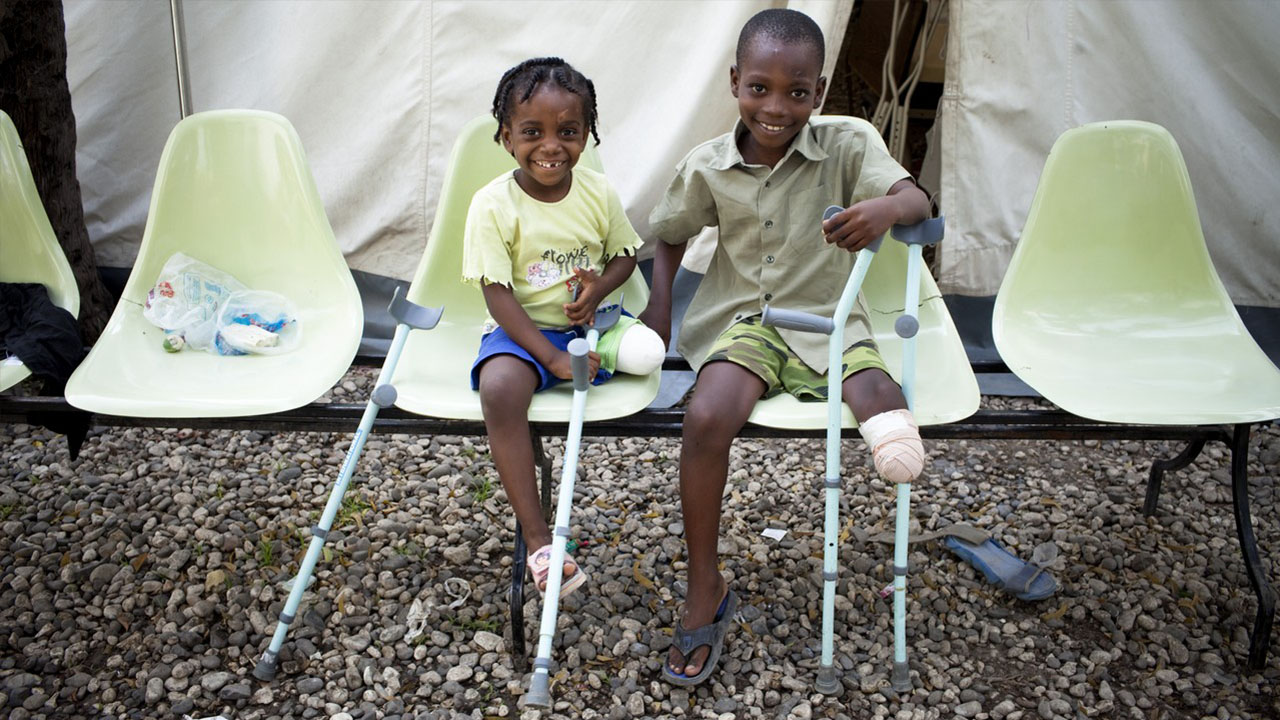 Fymee und Moise verloren beide ein Bein im Erdbeben 2010, HI Haiti